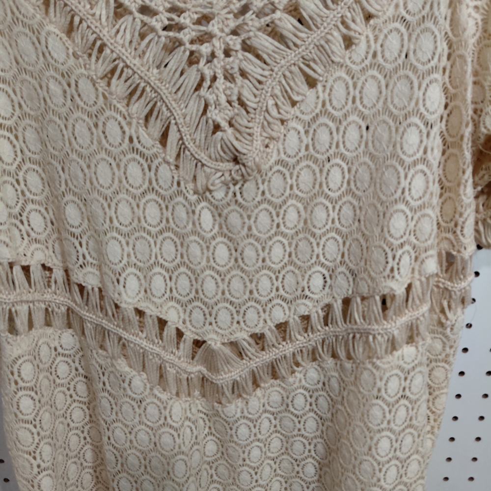 Boho Crochet V-Neck Tunic Top in Beige 👚 - Picture 3 of 5
